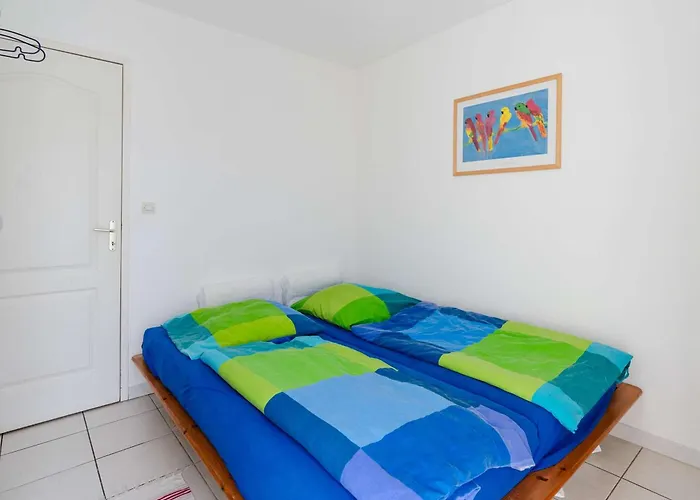 Villa 3 Pieces Avec Grand Jardin, Piscine Collective, Vue - Fr-1-409-277 Fleury (Aude)